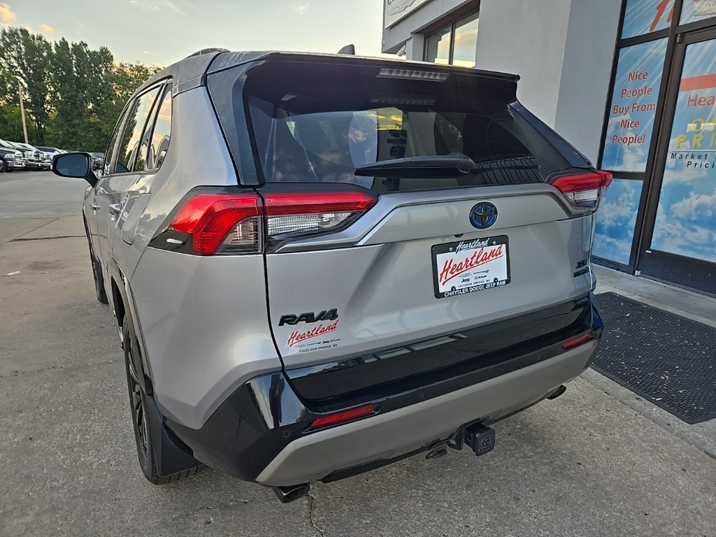 2022 Toyota RAV4 Hybrid XSE photo 8