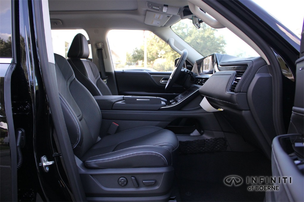 2026 Infiniti QX80 Luxe photo 11
