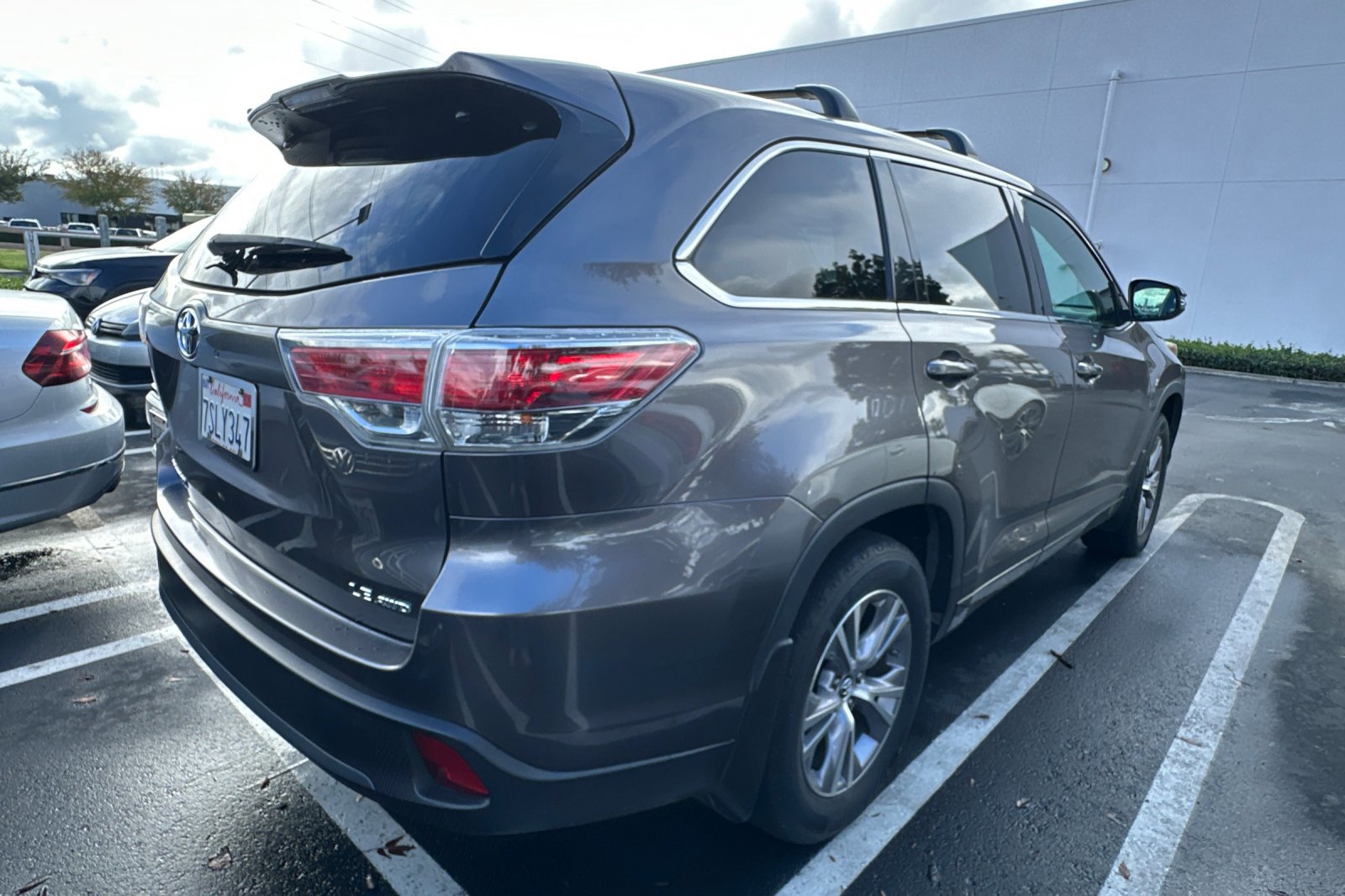 2016 Toyota Highlander Base Hybrid photo 2