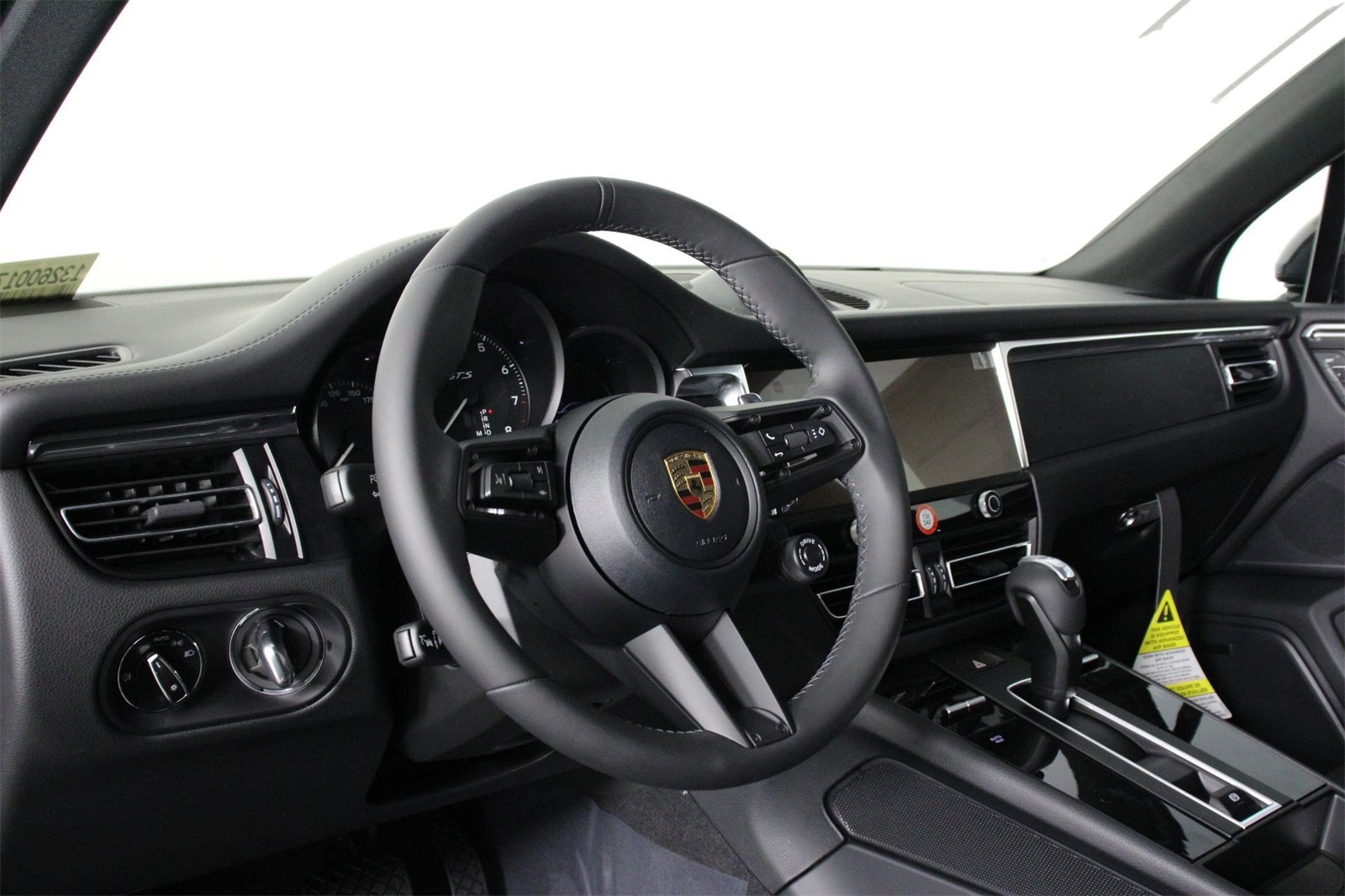 2026 Porsche Macan GTS photo 3