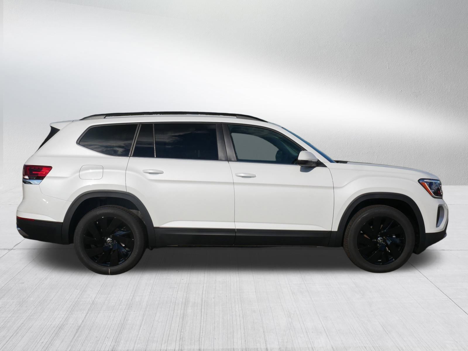 2026 Volkswagen Atlas SE Technology photo 2