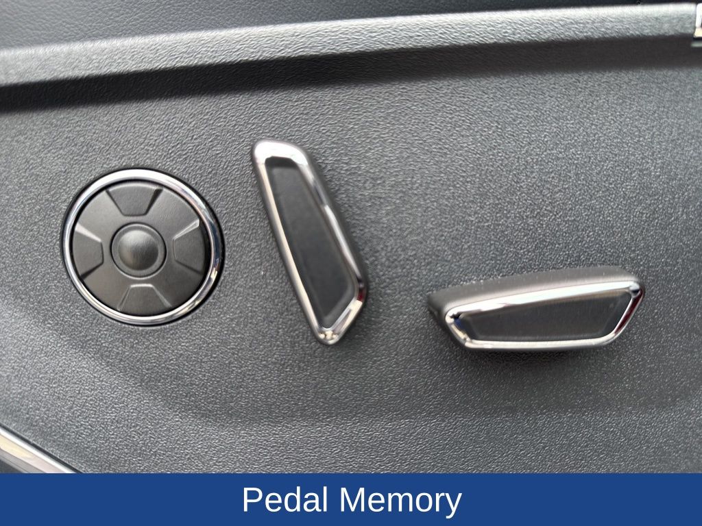 2024 Ford F-150 Platinum photo 19