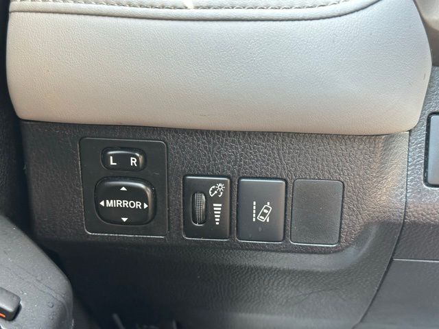 2017 Toyota RAV4 XLE photo 16