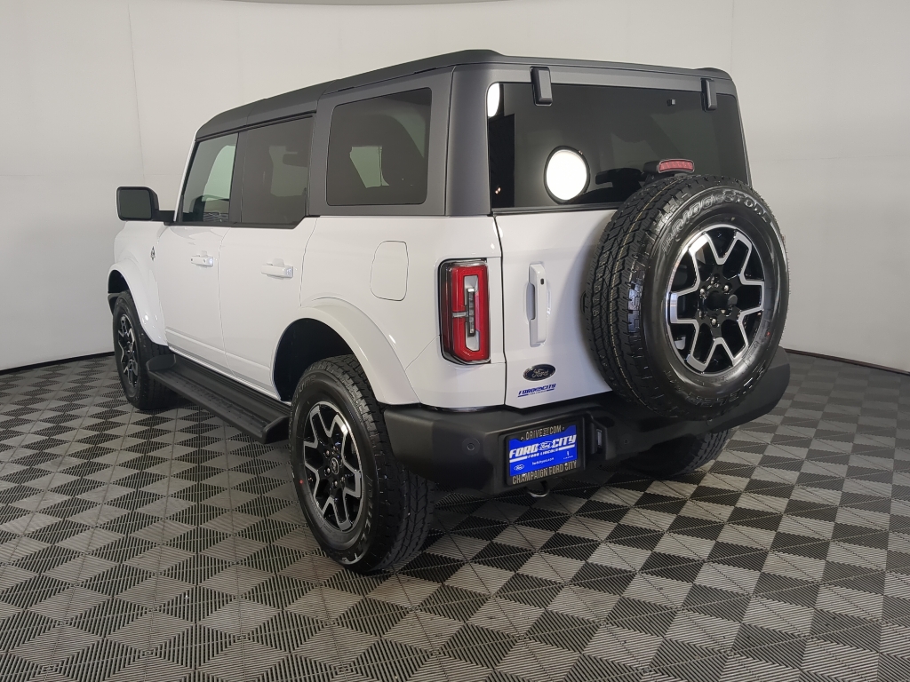 2025 Ford Bronco Outer Banks photo 6