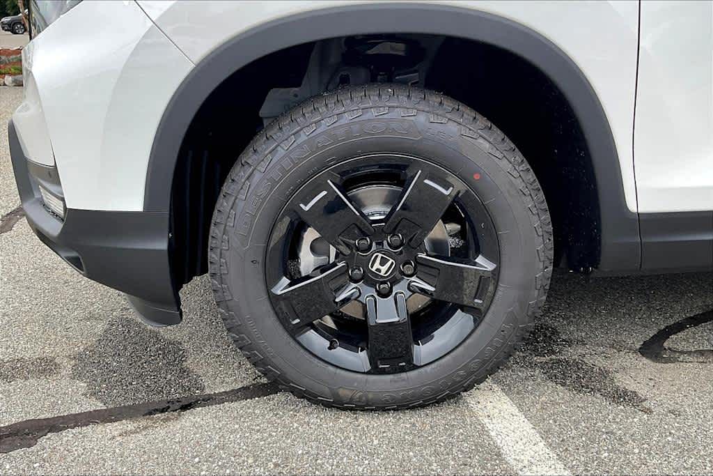 2025 Honda Ridgeline Black Edition photo 7