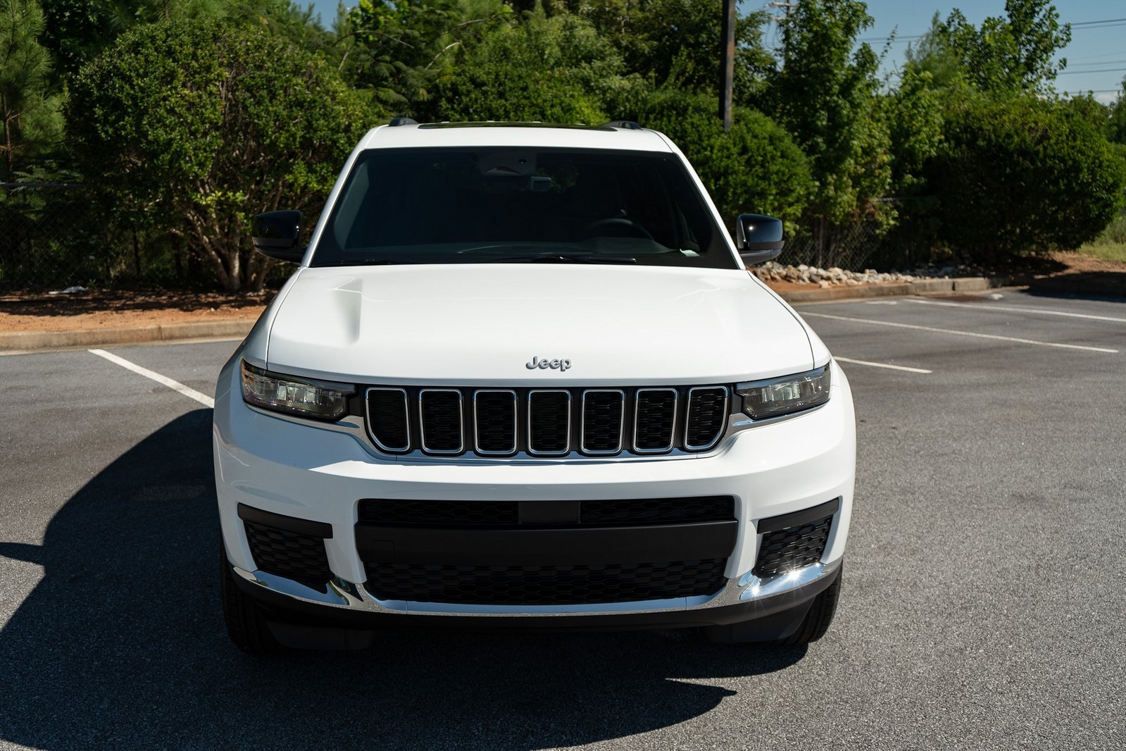 2025 Jeep Grand Cherokee Laredo photo 2