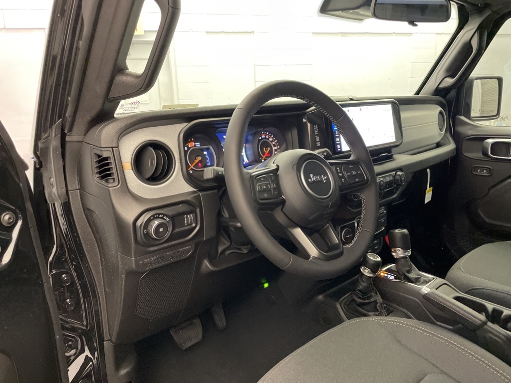 2025 Jeep Wrangler photo 9