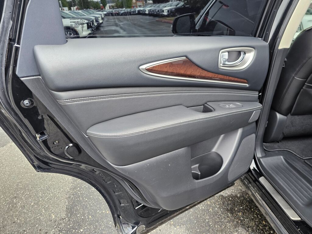 2017 Infiniti QX60 Luxe photo 18