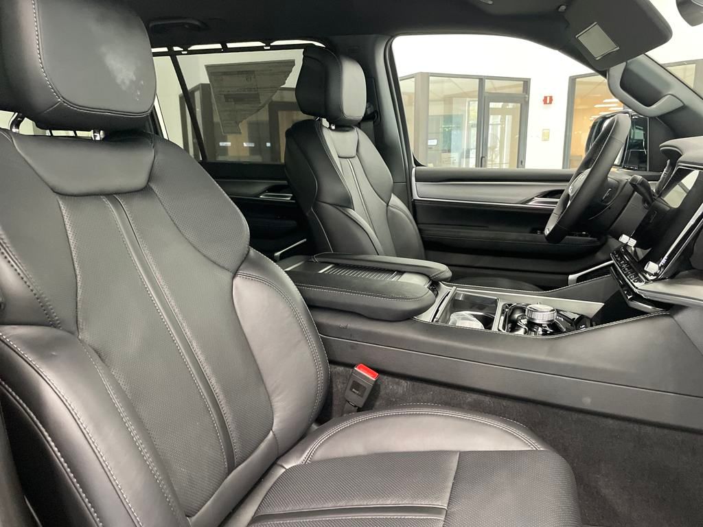 2025 Jeep Wagoneer Series II photo 12