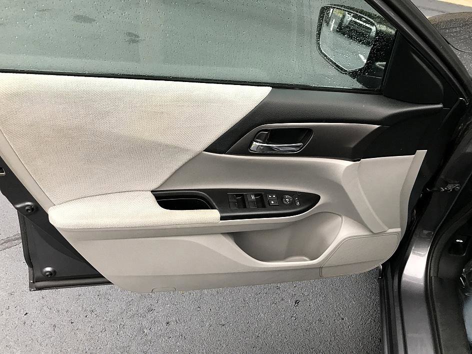 2013 Honda Accord LX photo 15