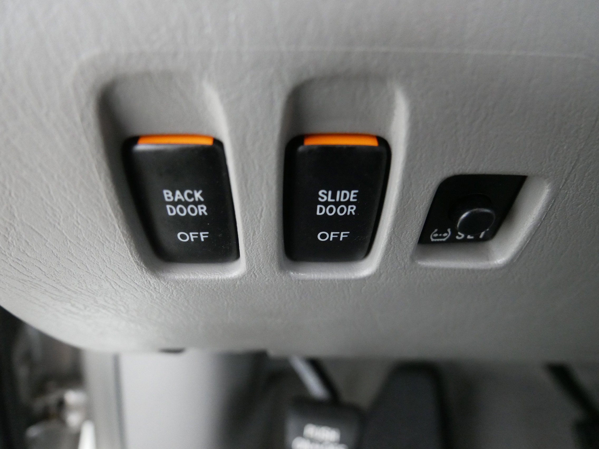 2004 Toyota Sienna XLE photo 18