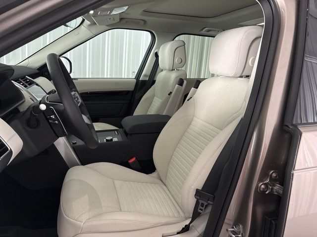 2025 Land Rover Discovery S photo 9