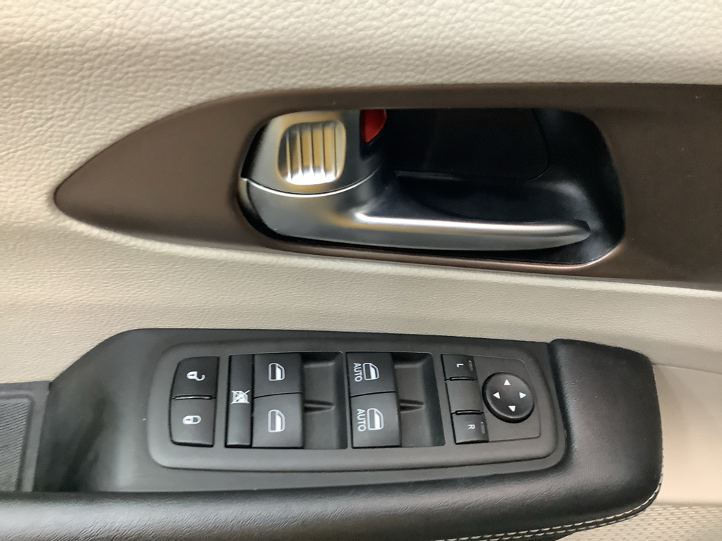 2022 Chrysler Voyager LX photo 13