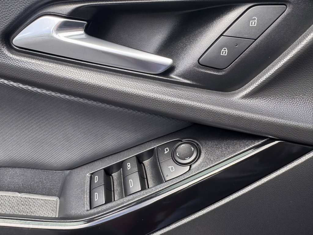 2025 Chevrolet Equinox LT photo 9