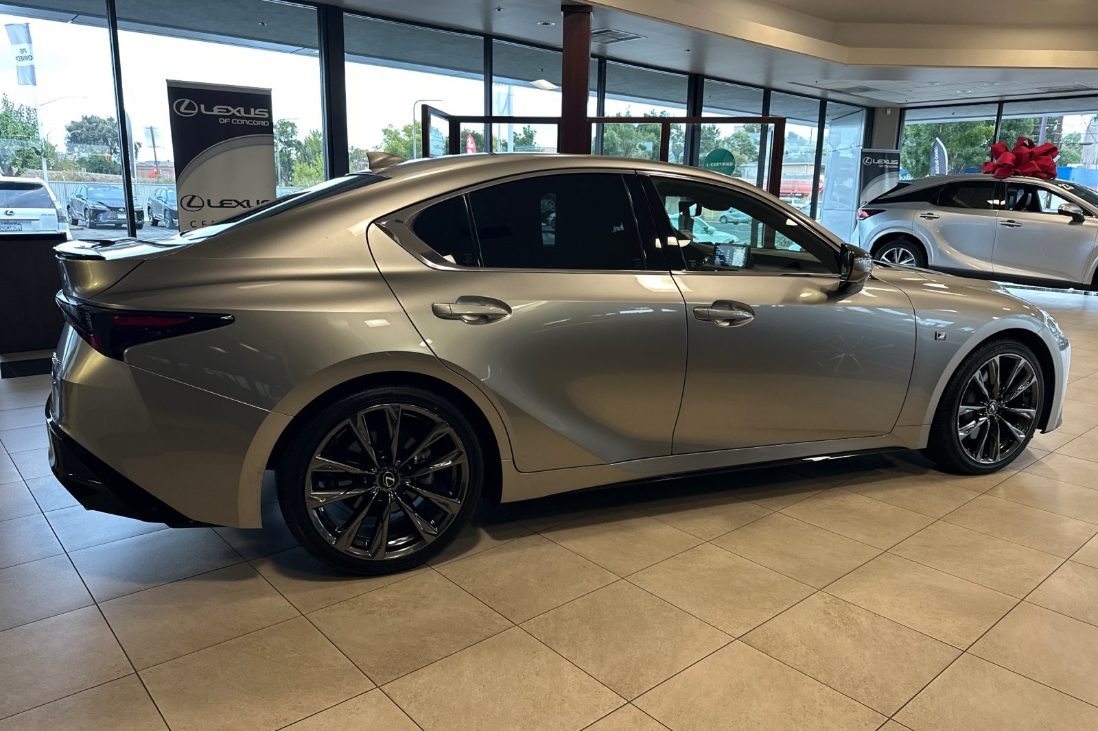 2023 Lexus IS 350 F SPORT photo 3