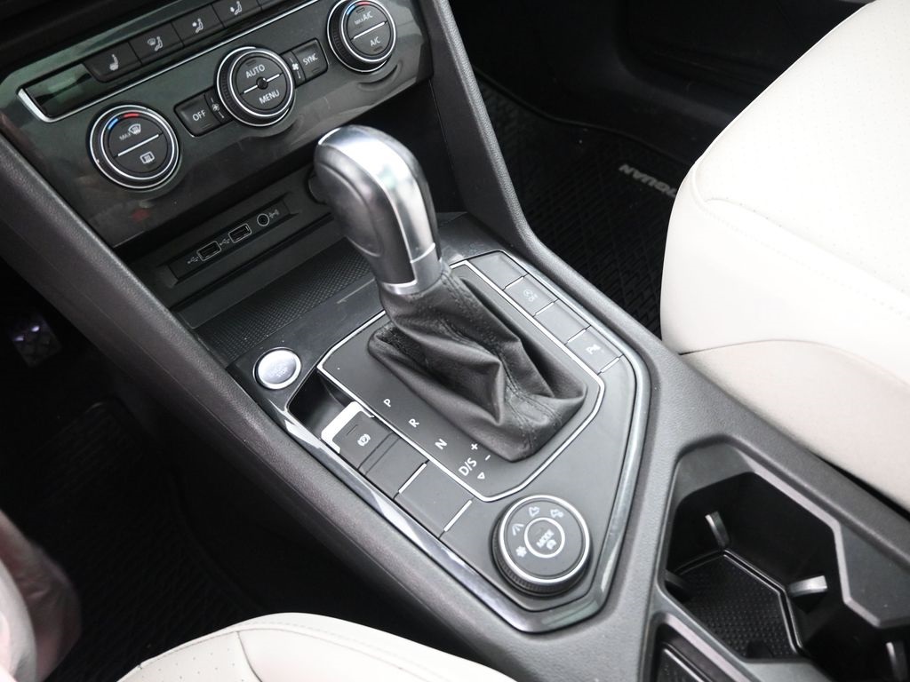 2019 Volkswagen Tiguan SEL photo 28