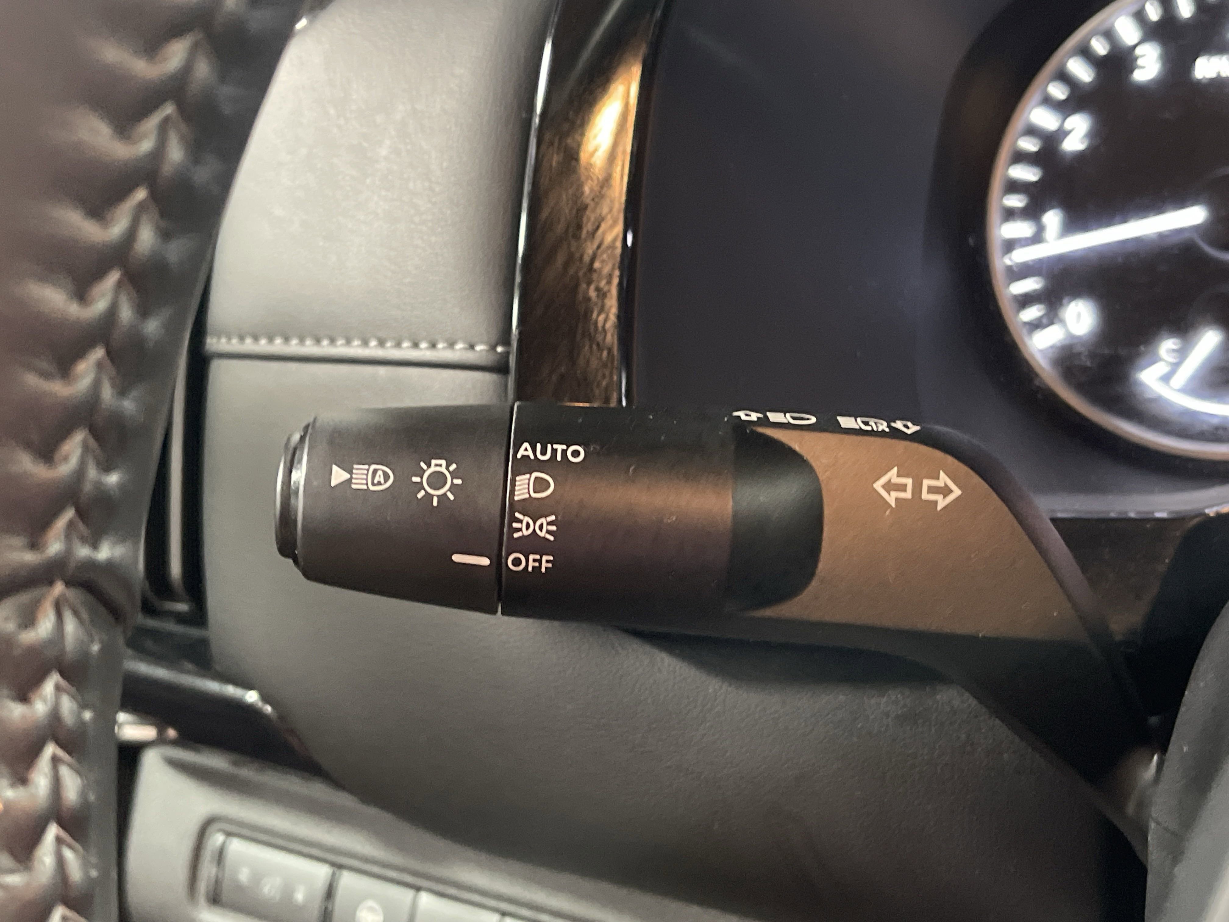 2024 Nissan Pathfinder SV photo 8