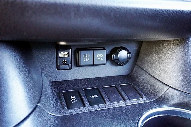 Used 2019  Toyota SE image 31