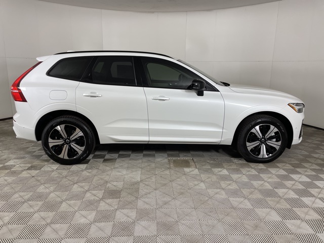 2025 Volvo XC60 T8 Plus photo 8
