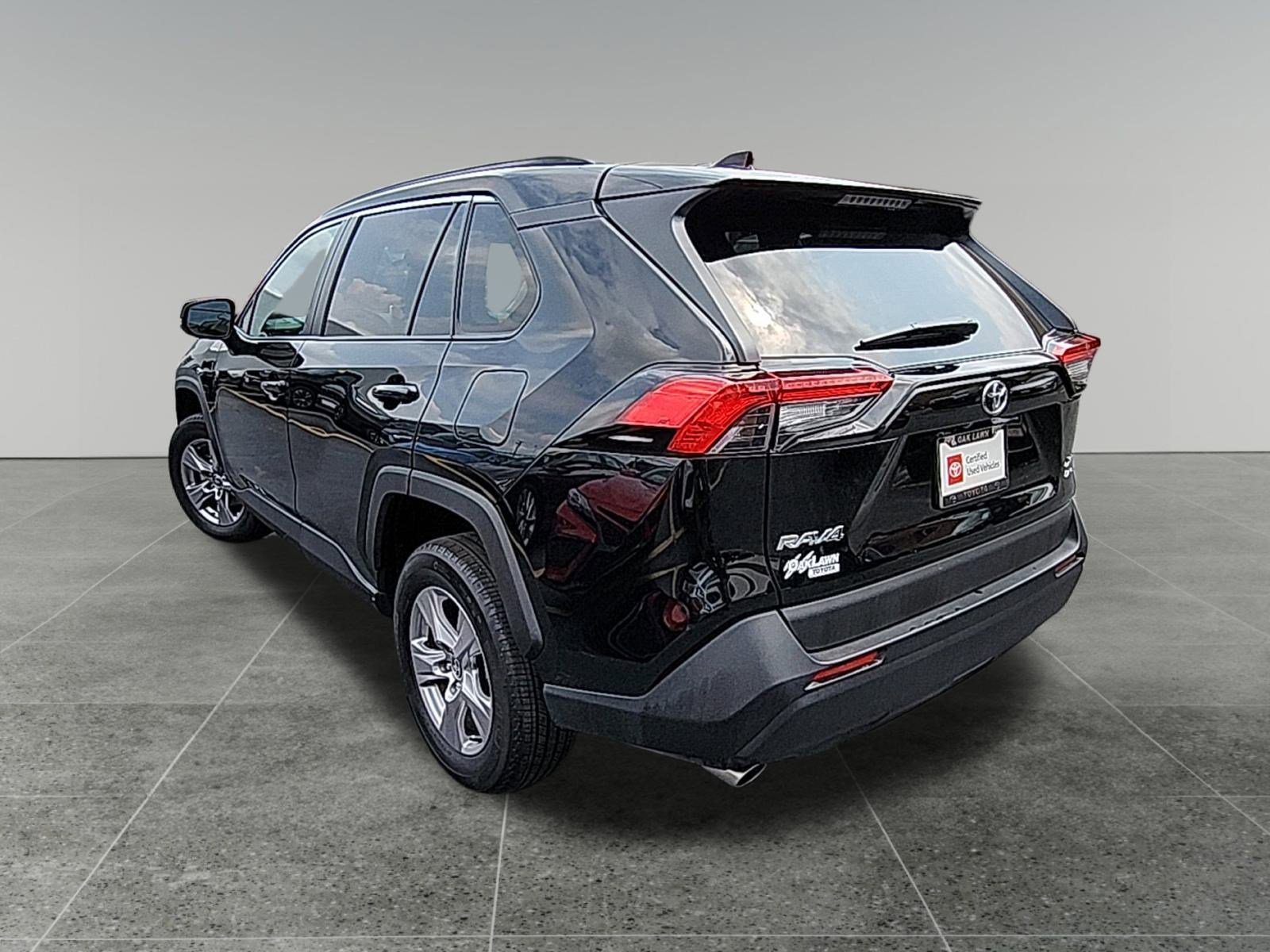 2025 Toyota RAV4 XLE photo 5