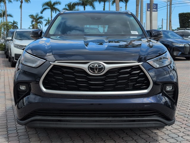 2022 Toyota Highlander XLE photo 3