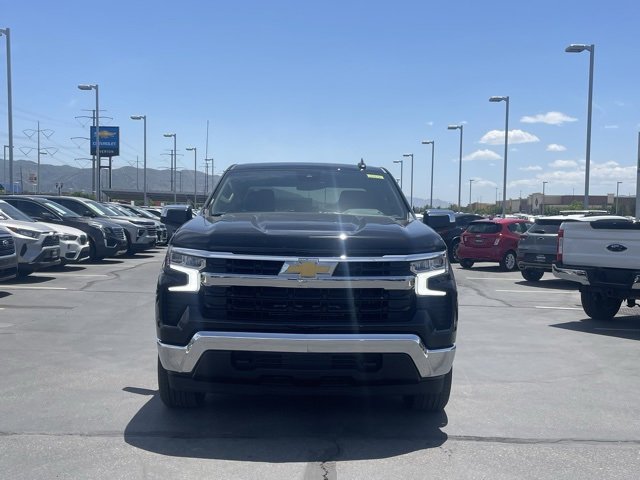 2025 Chevrolet Silverado 1500 LT photo 3