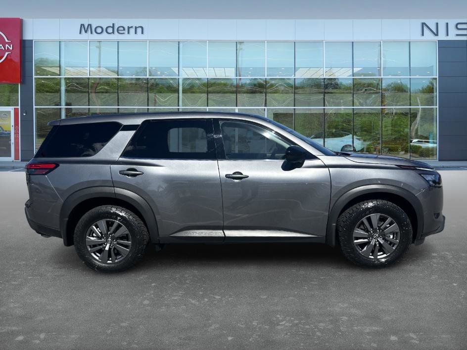 2024 Nissan Pathfinder S photo 4