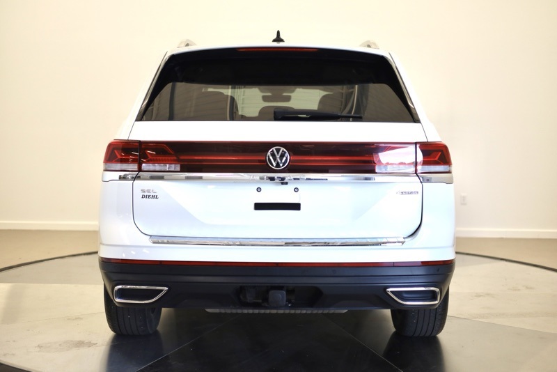 2024 Volkswagen Atlas SEL photo 3