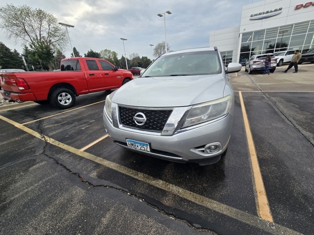 Used 2016 Nissan Pathfinder Platinum with VIN 5N1AR2MM5GC656976 for sale in Shakopee, Minnesota