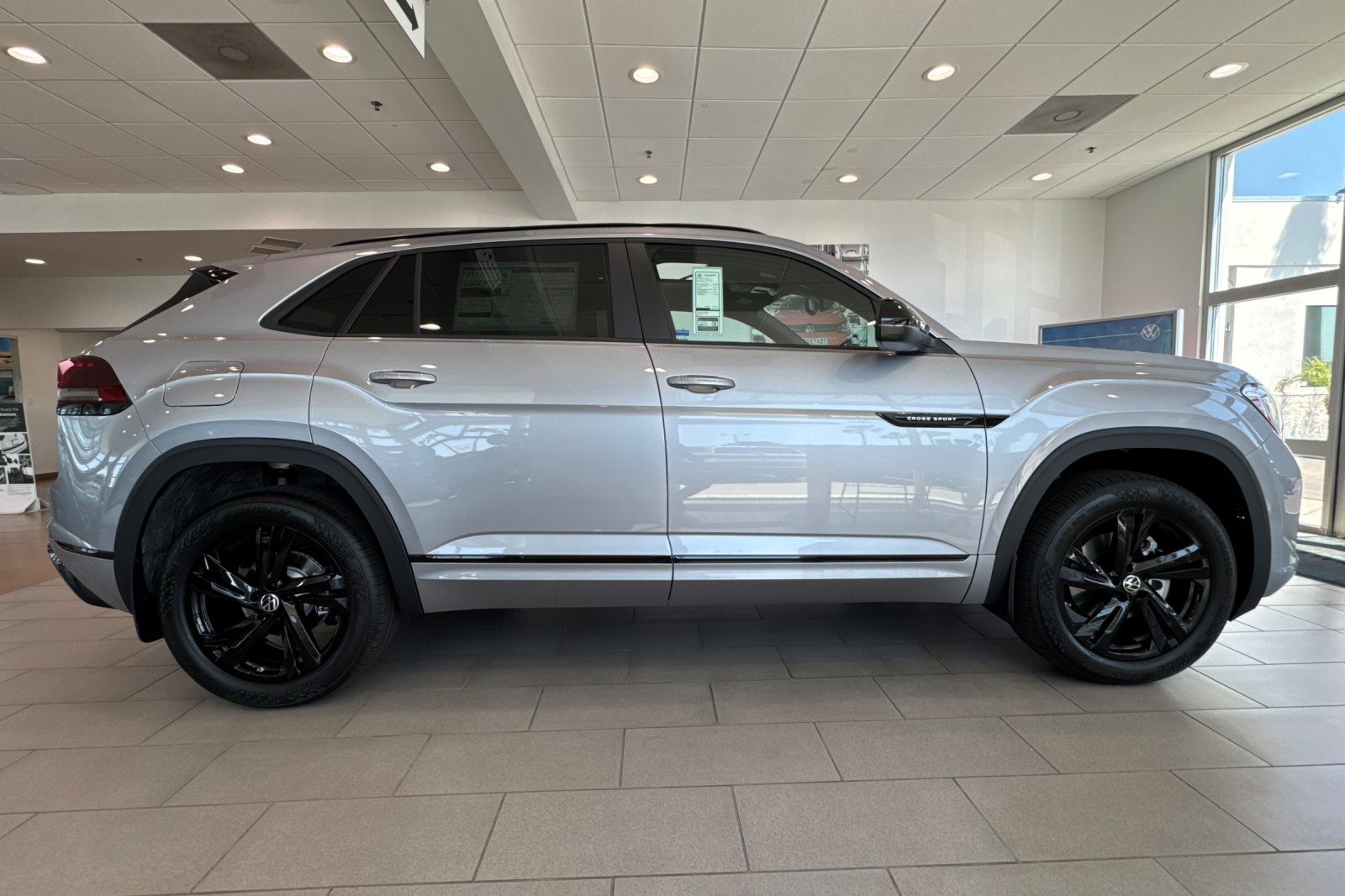 2025 Volkswagen Atlas Cross Sport SEL R-Line photo 2