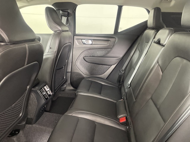 2025 Volvo XC40 Core photo 34