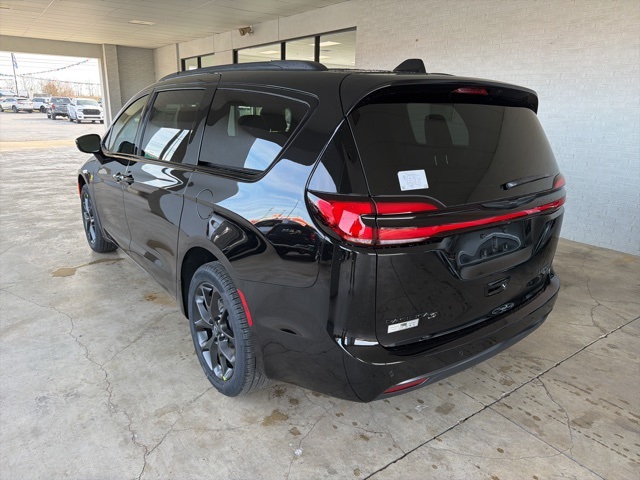 2026 Chrysler Pacifica Limited photo 4