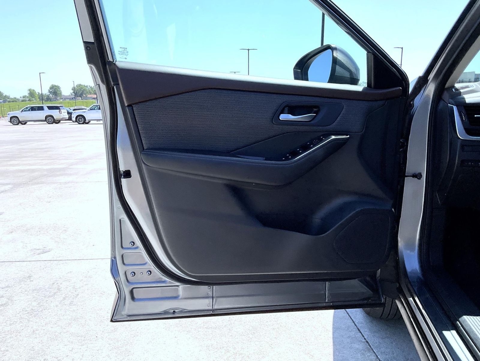 2023 Nissan Rogue SV photo 9