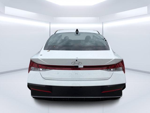 2025 Hyundai Elantra SEL Convenience photo 4