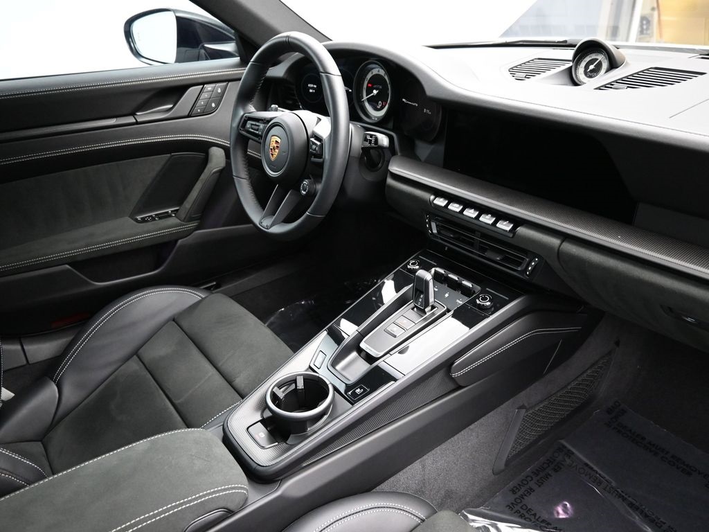 2024 Porsche 911 4 GTS photo 8