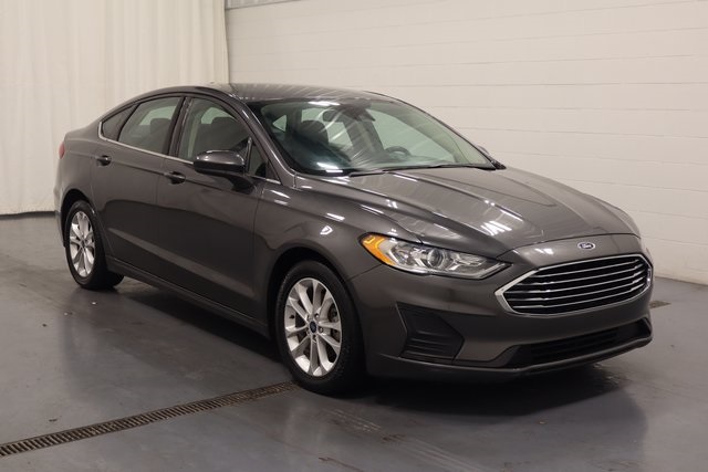 2020 Ford Fusion SE photo 2