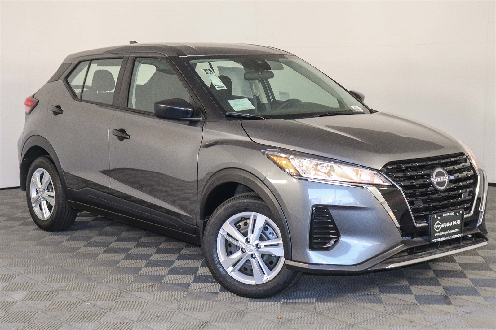 2025 Nissan KICKS PLAY Base's photo