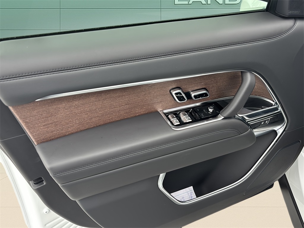 2025 Land Rover Range Rover SE photo 27