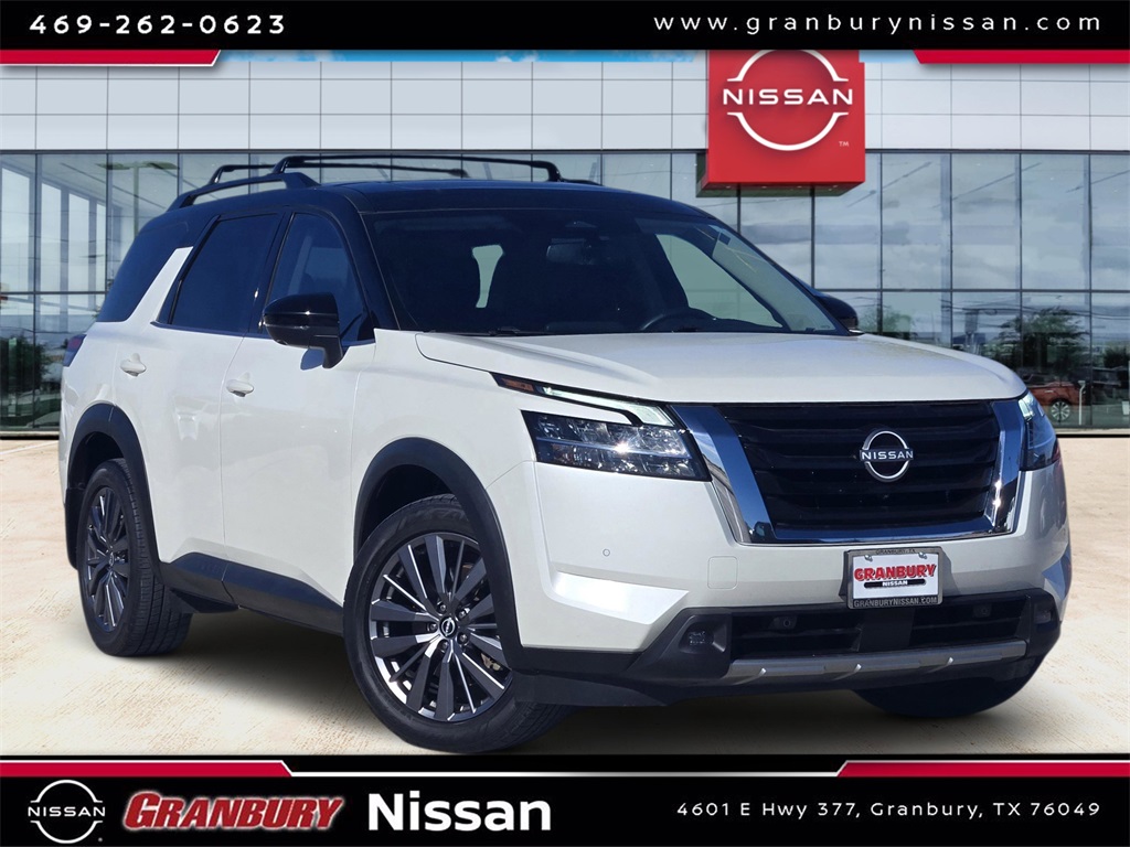 2022 Nissan Pathfinder SL's photo