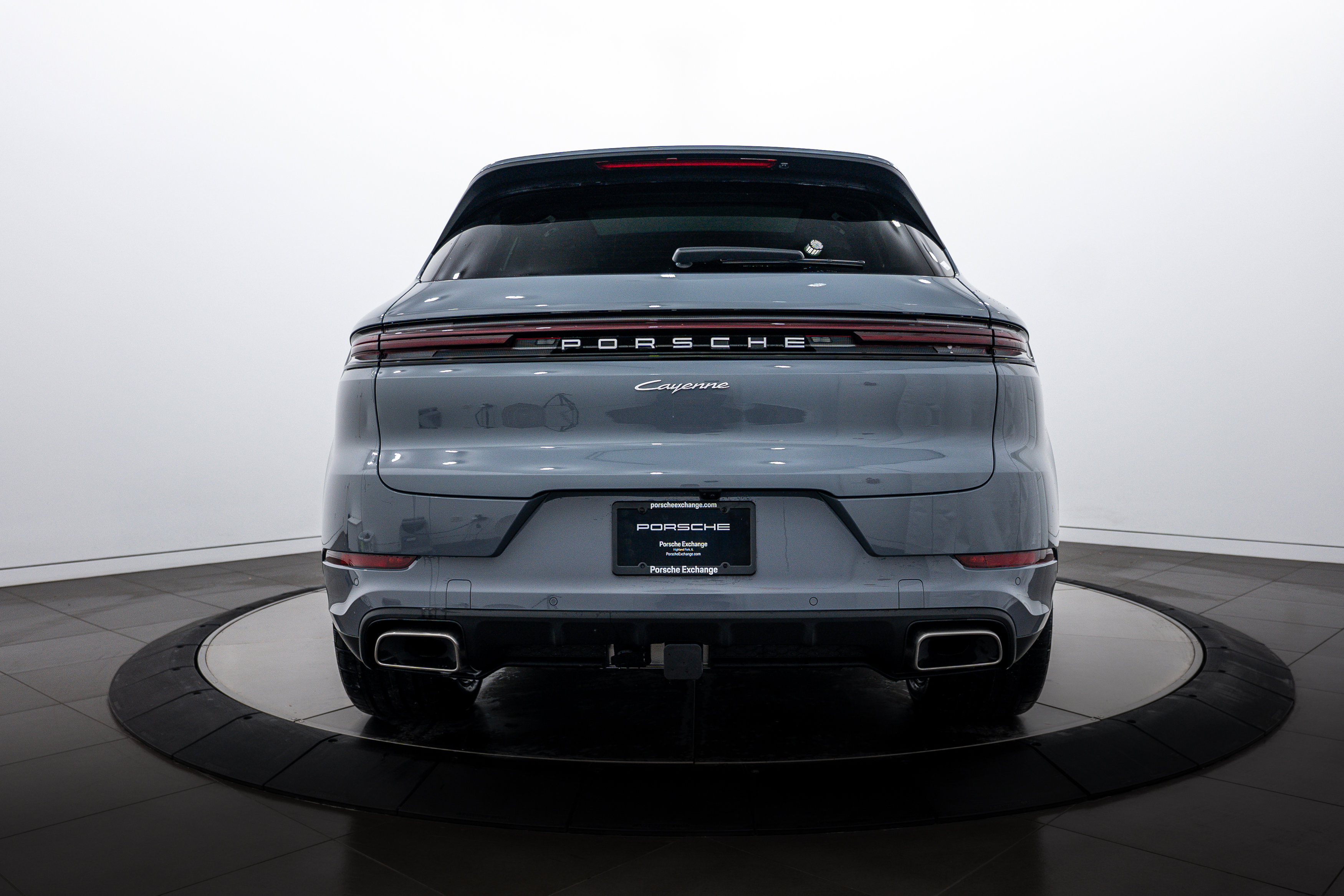 2026 Porsche Cayenne Base photo 3