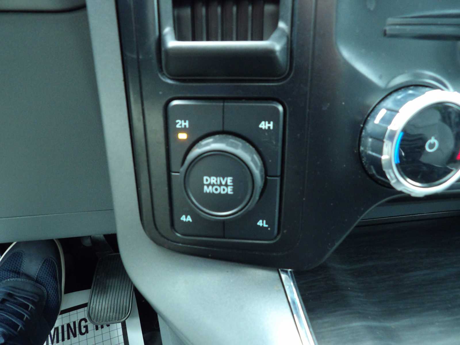 2024 Ford F-150 Lariat photo 22