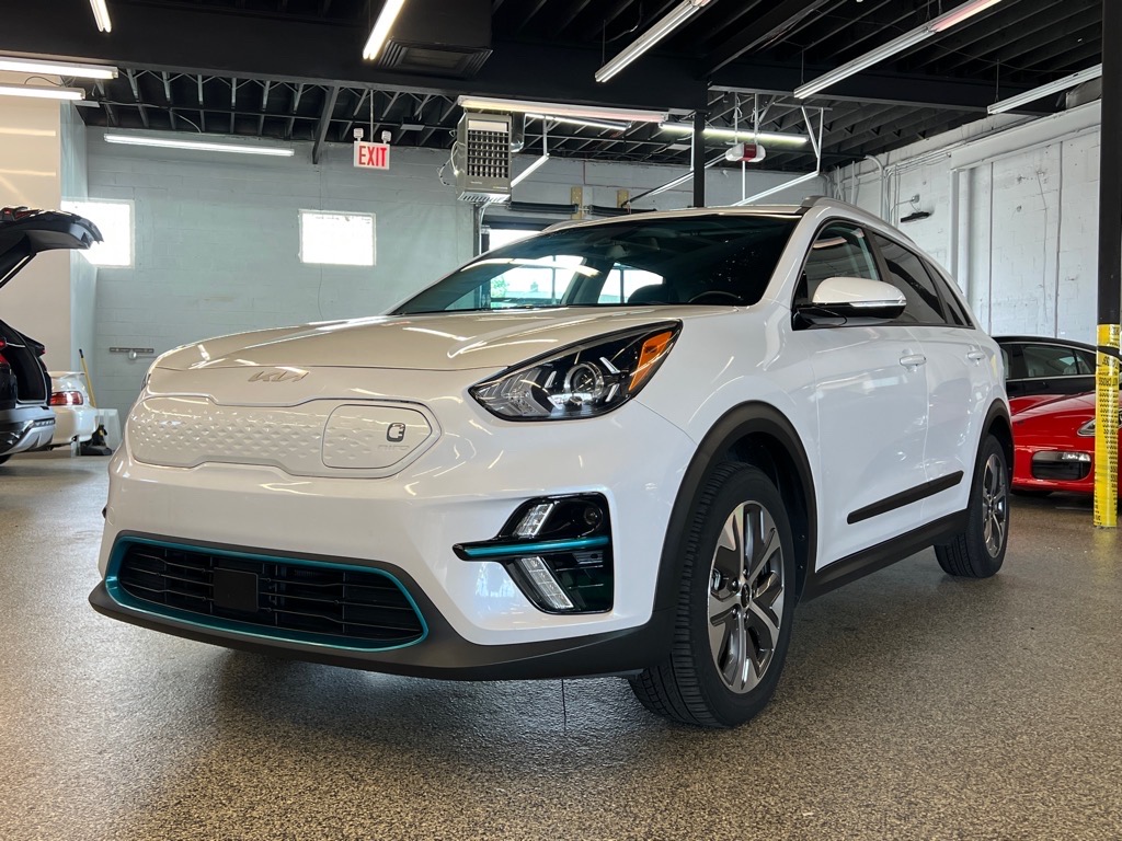 2022 Kia Niro EV EX photo 2