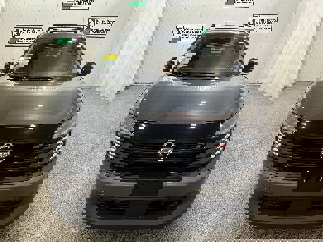 2026 Nissan Kicks SR photo 2