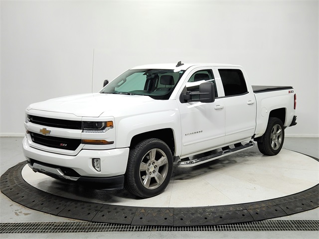 2017 Chevrolet Silverado 1500 LT photo 3