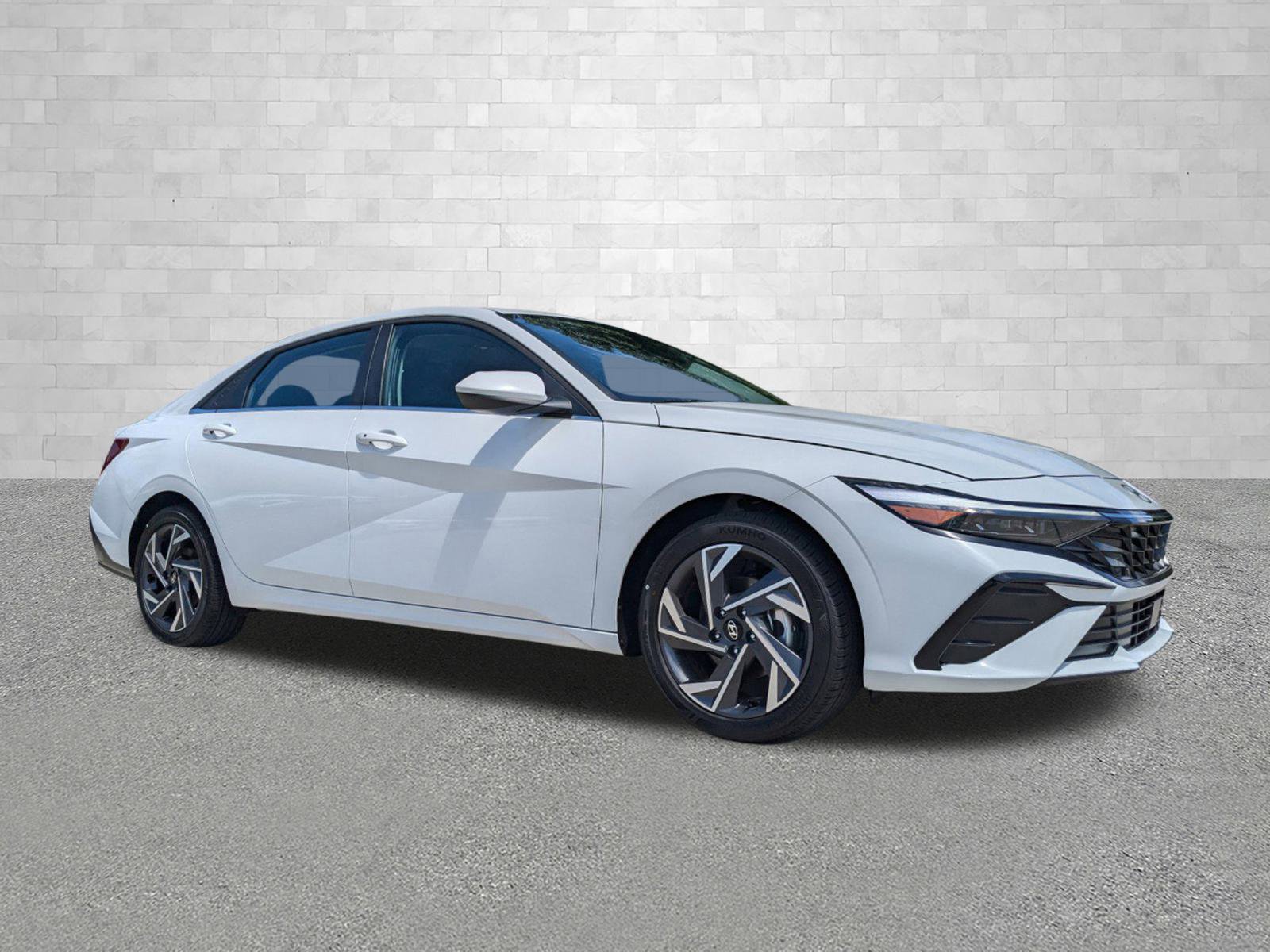 2025 Hyundai Elantra SEL's photo