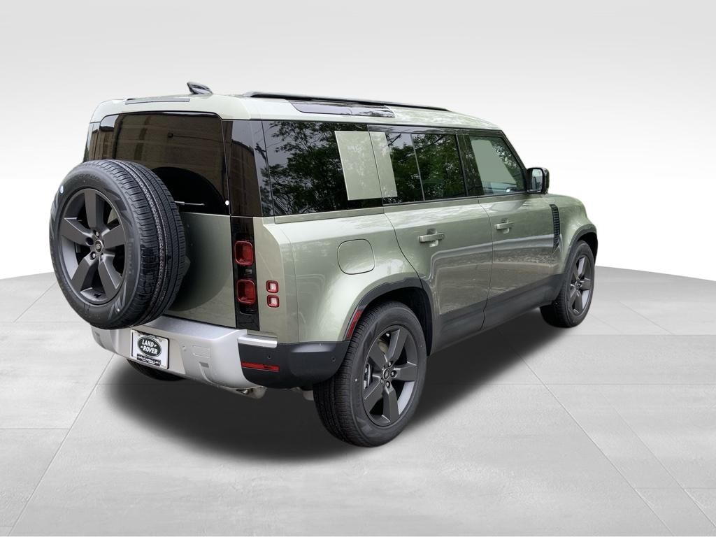 2025 Land Rover Defender 110 S photo 8