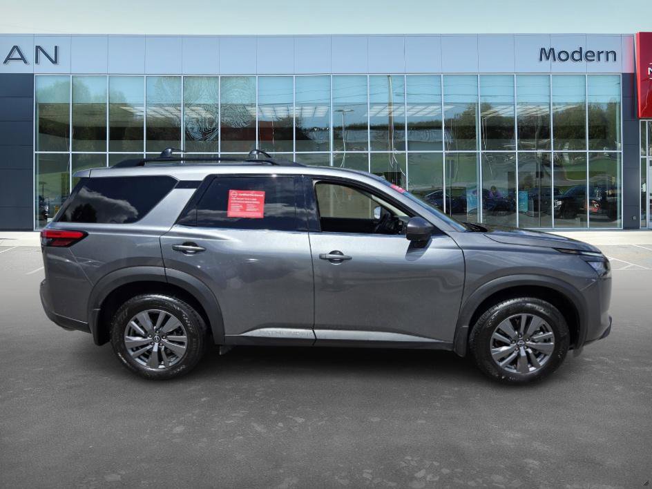 2024 Nissan Pathfinder SV photo 4