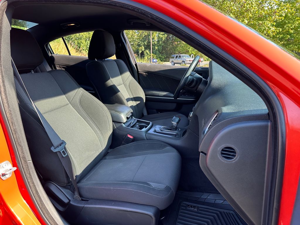 2018 Dodge Charger SXT Plus photo 30