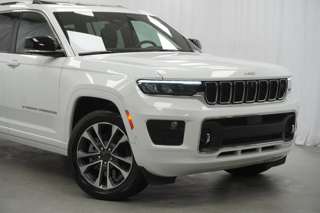 2024 Jeep Grand Cherokee Overland photo 2