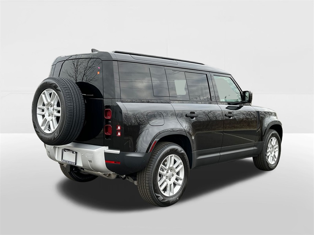 2025 Land Rover Defender 110 S photo 4